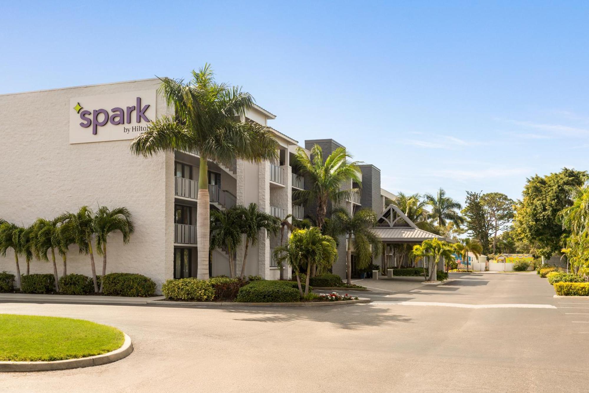 Spark By Hilton Sarasota Siesta Key Gateway Exteriör bild